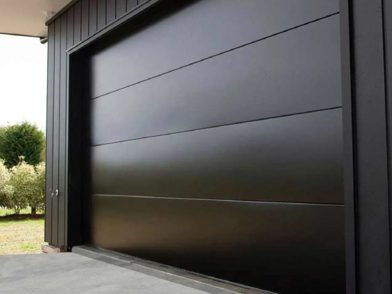 INSULATED SECTIONAL DOOR